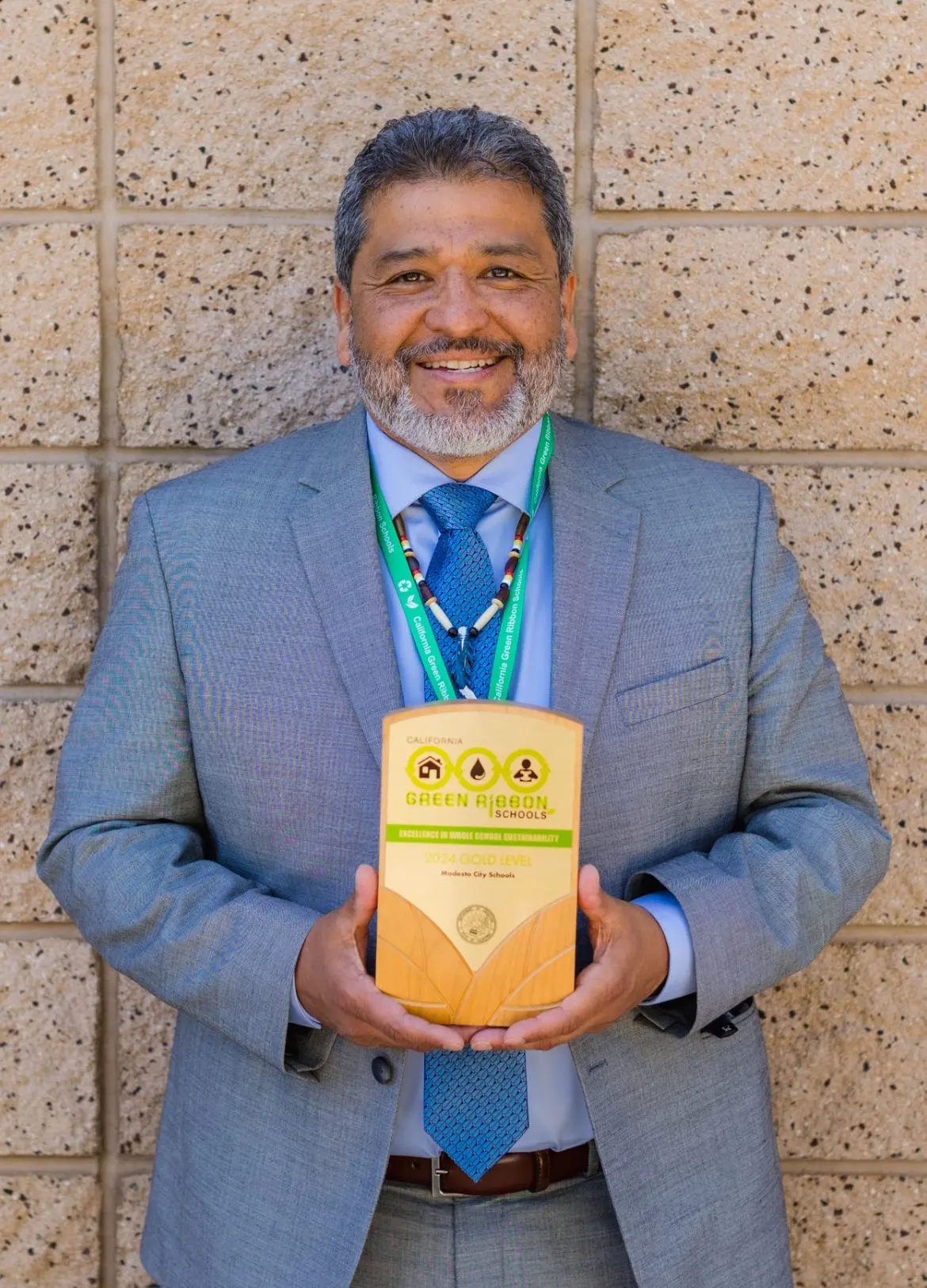 Gilbert Blue Feather Rosas